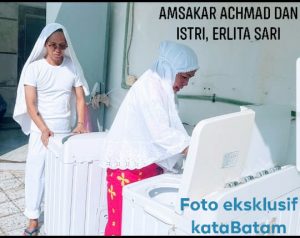 Di Tanah Suci, Amsakar Cuci Baju Sendiri
