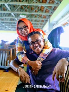 So Sweet… Istri Ulang Tahun, Jefridin Beri Kado Puisi