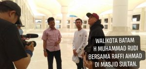 Di Masjid Sultan, Raffi bagai Berada di Dubai dan Turki