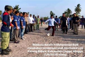 Buka Liga Bola, Warga Lingga Puji Prestasi HMR