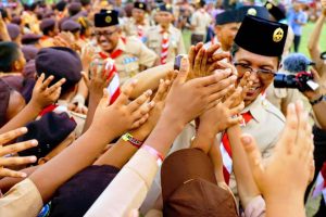 Berebut Kharisma H Amsakar Achmad (HAM)
