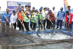 Bersama Menteri KKP, HAM Serahkan Puluhan Ribu Benih Ikan untuk Nelayan
