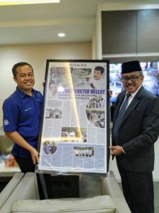 Jefridin Kaget Unboxing Edisi Khusus HUT Kota Batam dari Batam Pos