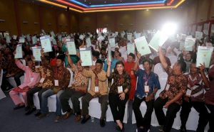 Menteri ATR dan HMR Serahkan Sertifikat Tanah Gratis untuk Warga Kampung Tua