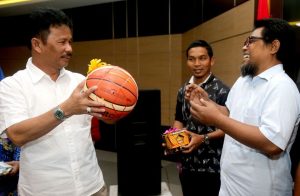 Silih Berganti, Nelayan dan Insan Olahraga Terima Bantuan Pemko Batam