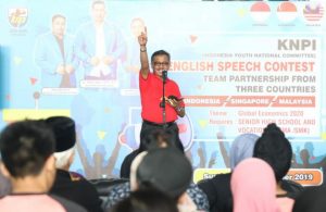 Jefridin Tanamkan Nilai Nasionalisme di Lomba Pidato Bahasa Inggris KNPI