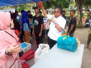 Jefridin Ikut Jualan di Operasi Pasar TPID