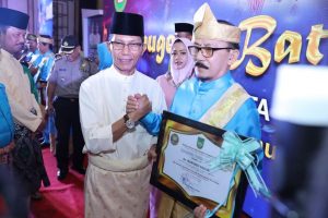 Dr Mawardi Badar, Penerima Anugerah Batam Madani, Wakafkan Diri untuk Dunia Kesehatan