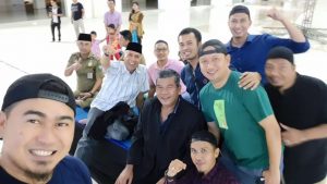 Pastikan Semua Lancar, Yumasnur dan Sahabat UAS Begadang di Masjid Sultan