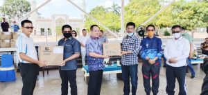 Walikota Terima Bantuan Alat Deteksi dan 500 Kostum Pelindung Virus Corona
