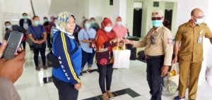 Usai Karantina, Warga Terdampak Covid-19 Dapat Bantuan Sembako