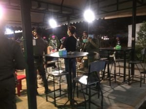 Patroli hingga Batuaji, Aparat Bubarkan Warga yang Masih Kongkow di Warung & Kios