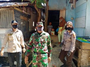 Kompak! Gandeng Kapolsek & Danramil, Camat Batam Kota Door to Door Bagi Sembako