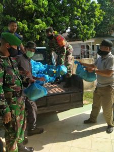 HAM Puji Petugas yang Kerja Keras Bantu Pembagian Sembako: Anda adalah Pahlawan!