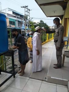Hingga ke Pulau-pulau pun Masjid Penuh Jamaah Salat Jumat