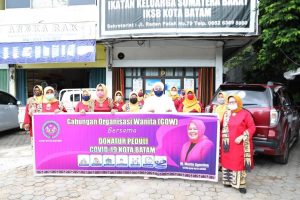 HMA Sampaikan Sembako dari GOW untuk Bundo Kanduang & Kerabat-Barkad