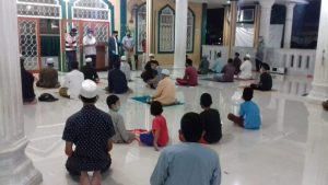 Usai Ditemui Tim Gugus Tugas, Jamaah Tarawih Berjanji Selanjutnya Salat di Rumah