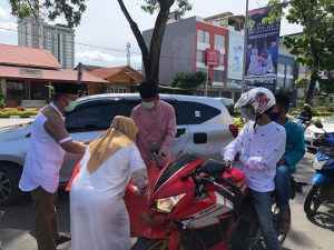 Ikut Gerak HMR & HMA Berbagi Nasi Kotak Lebaran untuk Warga Batam (2-Habis)