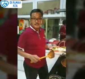 Maknyus… Mie Sagu Olahan “Chef” Jefridin Jelang Buka Puasa Ini Bikin Ngiler