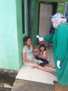 Pantang Menyerah Selamatkan Warga, Tim Medis Puskesmas Seipanas, We Salute You!