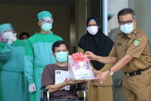 Keajaiban! Tim RSUD Berhasil Sembuhkan Pasien Covid-19 Setelah Sebelumnya Koma