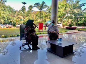 Dinilai Perhatian dan Berkontribusi Nyata Tanggulangi Covid-19, RSBP Beri HMA Piagam
