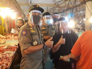 Sosialisasi Protokol Kesehatan, Pemko Bagikan “Face Shield” ke Pedagang