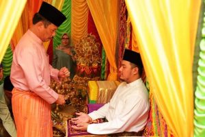 Makna Mendalam dalam Adat Pernikahan Melayu, dari Pelamin hingga Peterakne