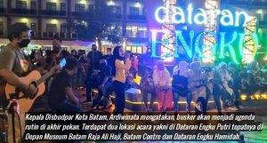 Sabtu Malam Tak Lagi Sepi, Ada Busker yang Menemani, Warga pun Ikut Bernyanyi, Happy