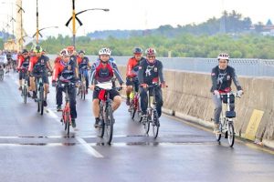 Sambut Tantangan Kajari Tanjungpinang, Jefridin Taklukkan Jalur Gowes di Bintan