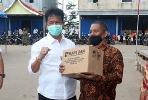 Bagikan 31.103 Paket Bahan Pokok, HMR: Saya Ingin BP Batam Hadir di Tengah Warga