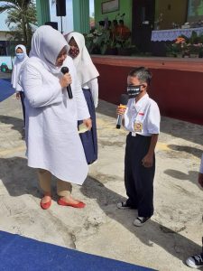 Marlin Berpantun, Siswa pun Menjawab “Cakeeep….”