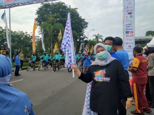 Kibarkan Bendera Start Bersama Walikota Batam, Marlin Buka Funbike Batam Pos