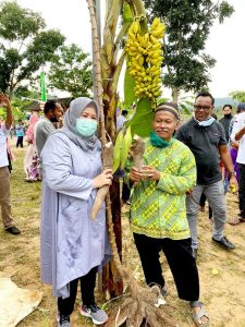 Warga Tembesibengkel Kirab Gunungan Hasil Bumi, Marlin pun Dapat Sayur & Buah