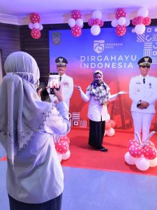 Foto Booth HMR dan HAM Tarik Perhatian Pengunjung Kantor Walikota Batam