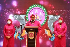 Terkenang Cinta Ibunda, 𝗠𝗮𝗿𝗹𝗶𝗻 Manangis saat Beri Sambutan Peringatan Hari Ibu