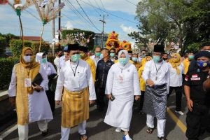 Marlin Jalan Kaki Daftar ke KPU Kepri