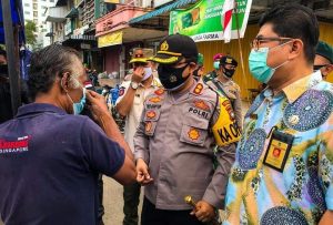 Bersama Walikota, Kapolresta Barelang pun Ikut Turun Ingatkan Warga Agar Pakai Masker