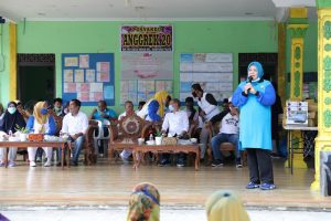 Ikut Senam Sehat, Marlin Bagi Rahasia Setetes Minyak Kayu Putih untuk Usir Virus