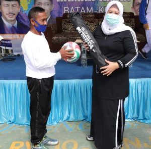 𝗦𝗲𝗿𝗮𝗵𝗸𝗮𝗻 𝗕𝗮𝗻𝘁𝘂𝗮𝗻 𝗕𝗼𝗹𝗮 & 𝗡𝗲𝘁 𝗩𝗼𝗹𝗶, Marlin Motivasi Warga Agar Rajin Berolahraga