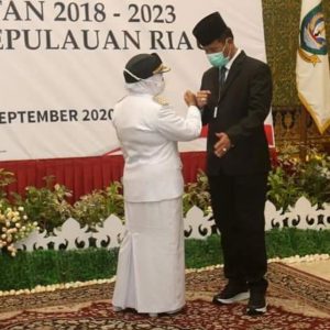 Hadiri Pelantikan Walikota Tanjungpinang, HMR Hadiahkan Al-Fatihah untuk Ayah Syahrul