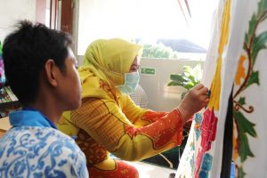 𝗠𝗮𝗿𝗹𝗶𝗻 Sampai Terpana Melihat Karya Pebatik di SLB Kartini, Semua Bagus & Menarik
