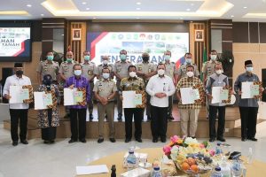 Ketua KPK Pilih Kantor Walikota Batam Serahkan Sertifikat Tanah Pemda Se-Kepri