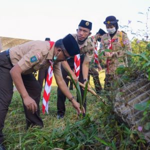 Gerakkan Pramuka, Jefridin Pelopori Penanaman 1 Miliar Kelapa di Batam