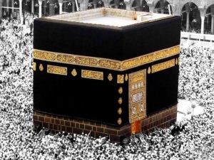 Tak Selamanya Hitam, Inilah Warna-Warna Kiswah yang Pernah Menutup Ka’bah