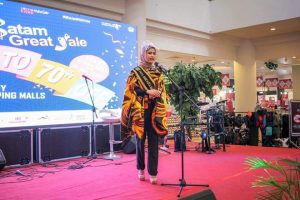Tampil Perdana, Duta CHSE dr.Missy Edukasi Protokol Kesehatan ke Pengunjung Mega Mall