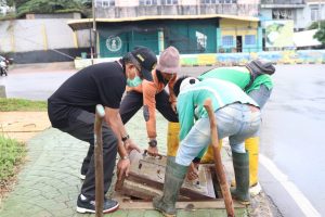 “Bersenjata” Cangkul & Pengki, Jefridin Pimpin Goro Massal di 9 Kecamatan