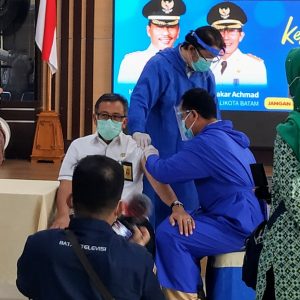 Bismillah… Tanpa Ragu Jefridin Mantap Divaksin Covid-19 Dosis Kedua
