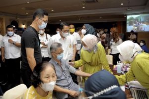 Vaksinasi Covid-19 untuk Lansia Dimulai, Amsakar: Ini Upaya Melindungi Orang Tua Kita