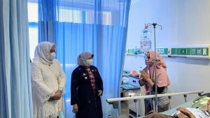 Dengar Ada Warga Stroke, Wagub Marlin Langsung “Lari” Menjenguk ke RSUD